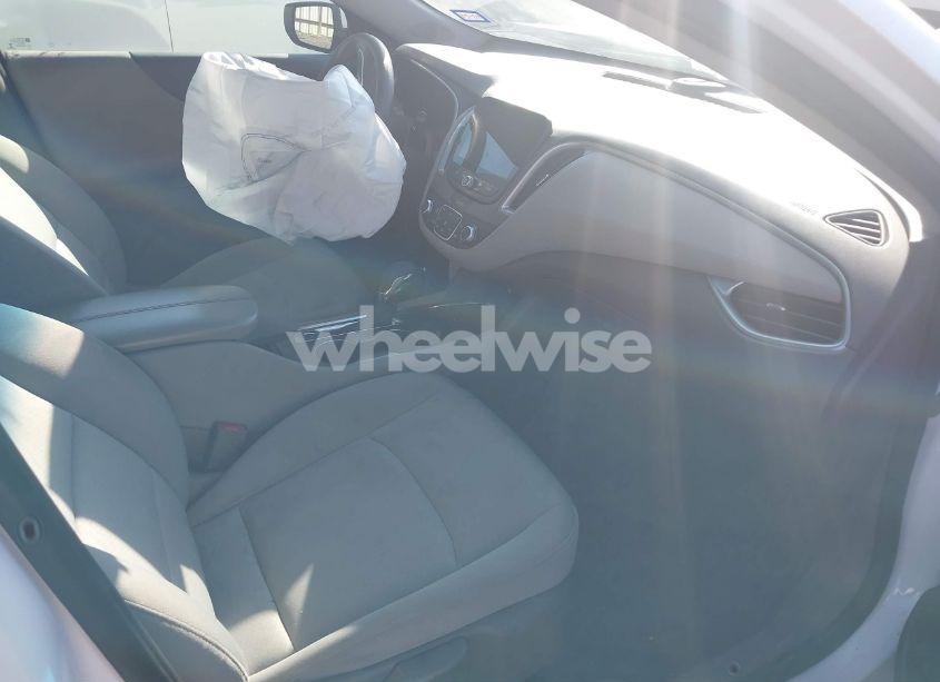 Photo 5 of 2022 Chevrolet Malibu FWD LT (VIN 1G1ZD5ST3NF141061)