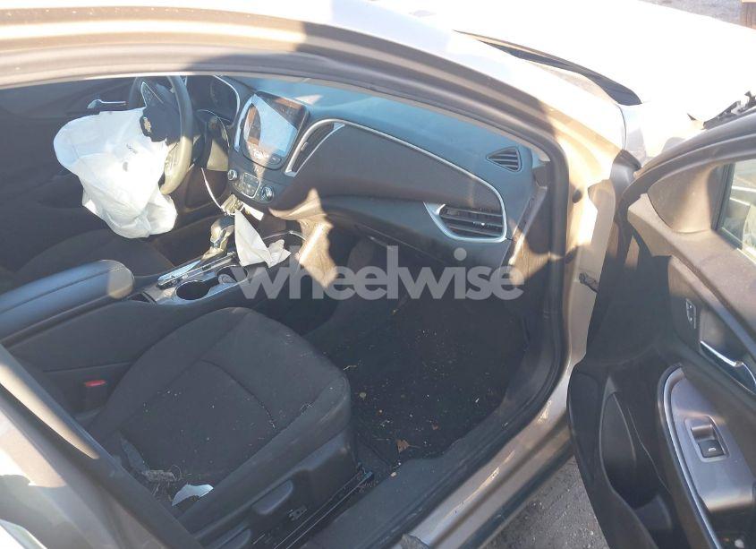 Photo 5 of 2022 Chevrolet Malibu FWD LT (VIN 1G1ZD5ST3NF201775)