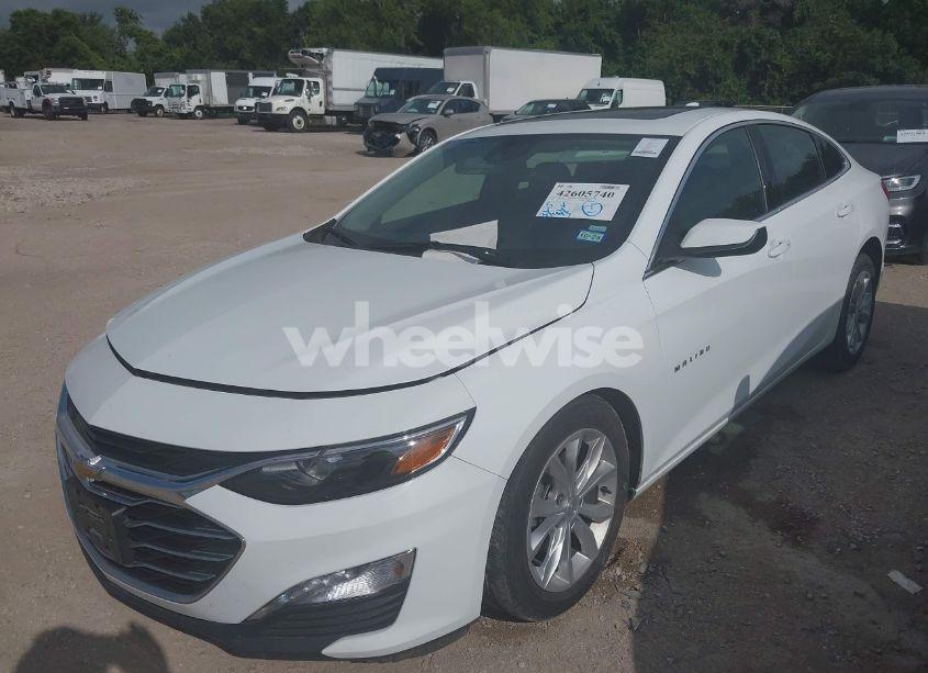 Photo 2 of 2024 Chevrolet Malibu FWD 1LT (VIN 1G1ZD5ST3RF131894)