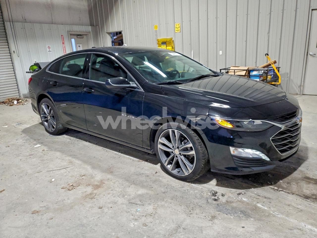 Photo 4 of 2025 CHEVROLET MALIBU LT (VIN 1G1ZD5ST3SF148474)
