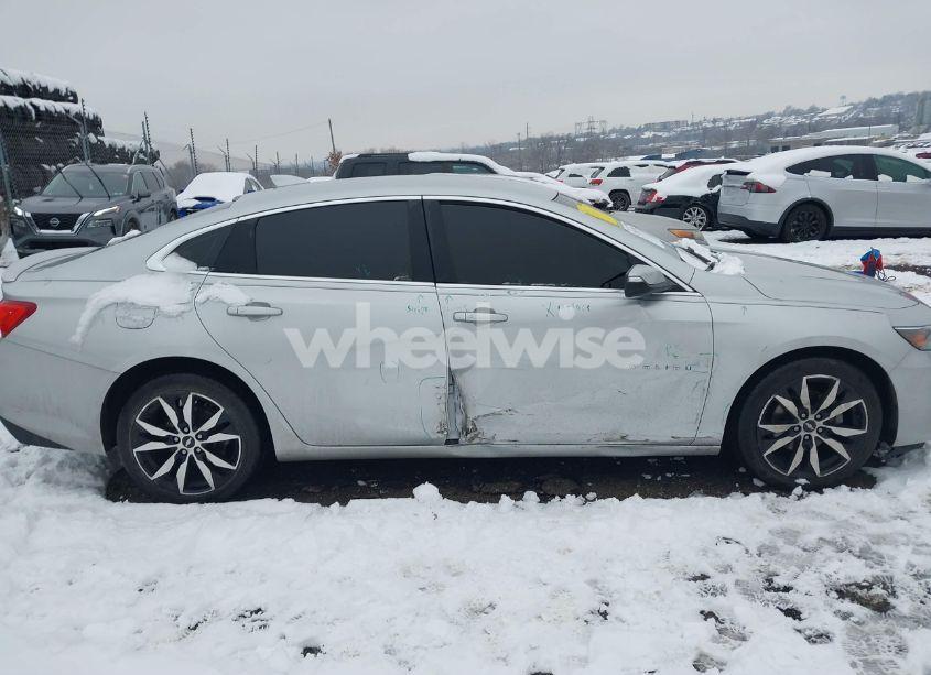 Photo 13 of 2018 Chevrolet Malibu LT (VIN 1G1ZD5ST4JF105518)