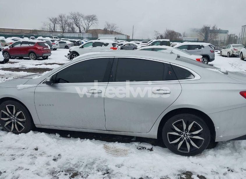 Photo 14 of 2018 Chevrolet Malibu LT (VIN 1G1ZD5ST4JF105518)