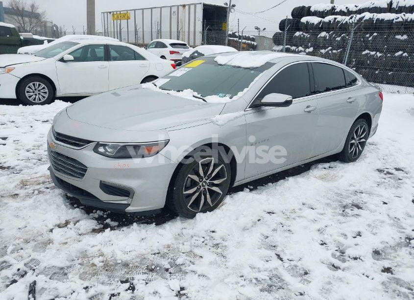 Photo 2 of 2018 Chevrolet Malibu LT (VIN 1G1ZD5ST4JF105518)