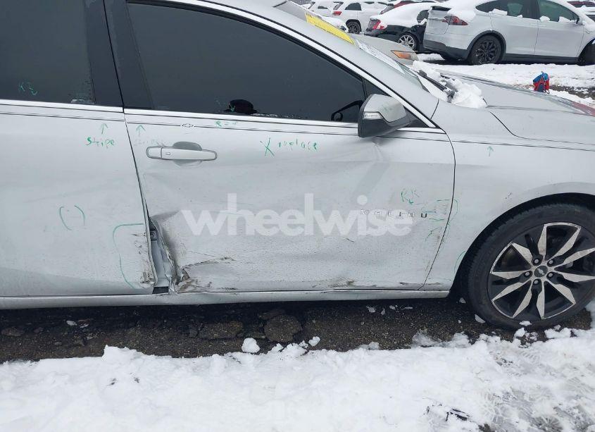 Photo 6 of 2018 Chevrolet Malibu LT (VIN 1G1ZD5ST4JF105518)