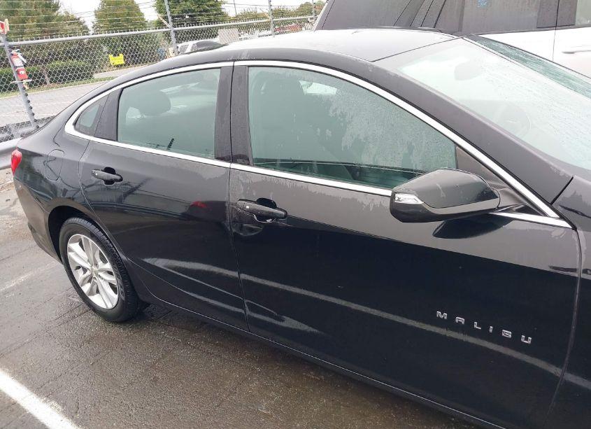 Photo 13 of 2018 Chevrolet Malibu LT (VIN 1G1ZD5ST4JF107768)