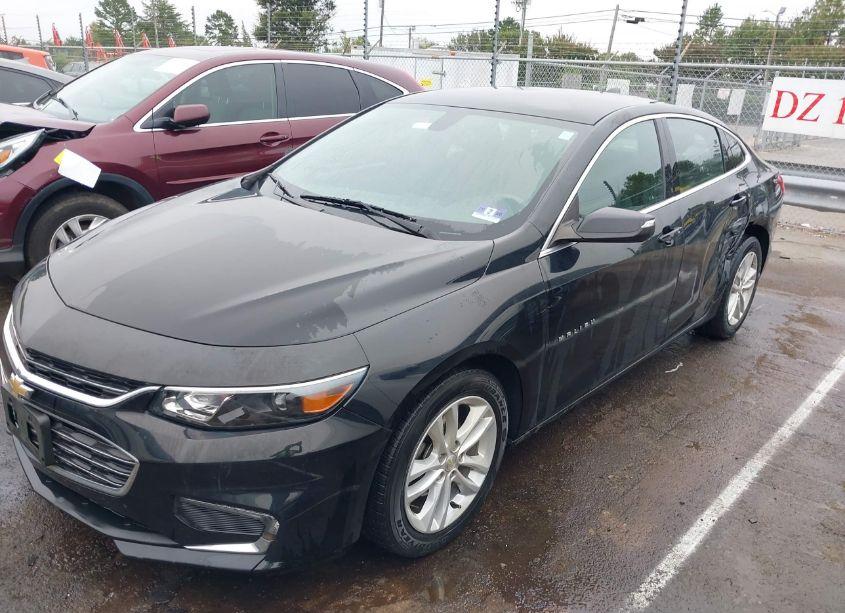 Photo 2 of 2018 Chevrolet Malibu LT (VIN 1G1ZD5ST4JF107768)