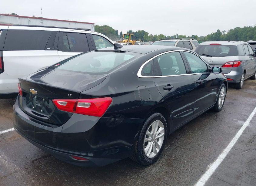 Photo 4 of 2018 Chevrolet Malibu LT (VIN 1G1ZD5ST4JF107768)