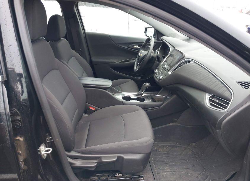 Photo 5 of 2018 Chevrolet Malibu LT (VIN 1G1ZD5ST4JF107768)