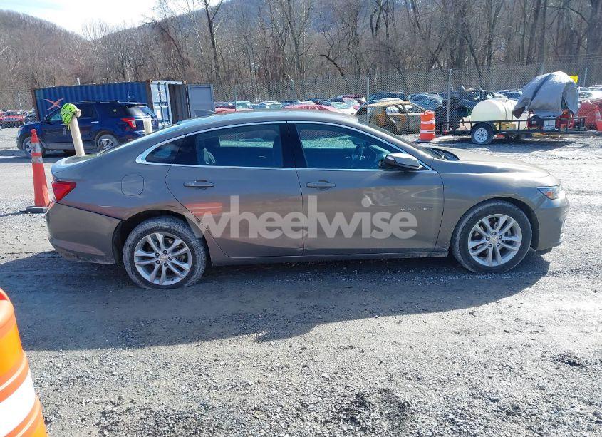 Photo 13 of 2018 Chevrolet Malibu LT (VIN 1G1ZD5ST4JF114803)