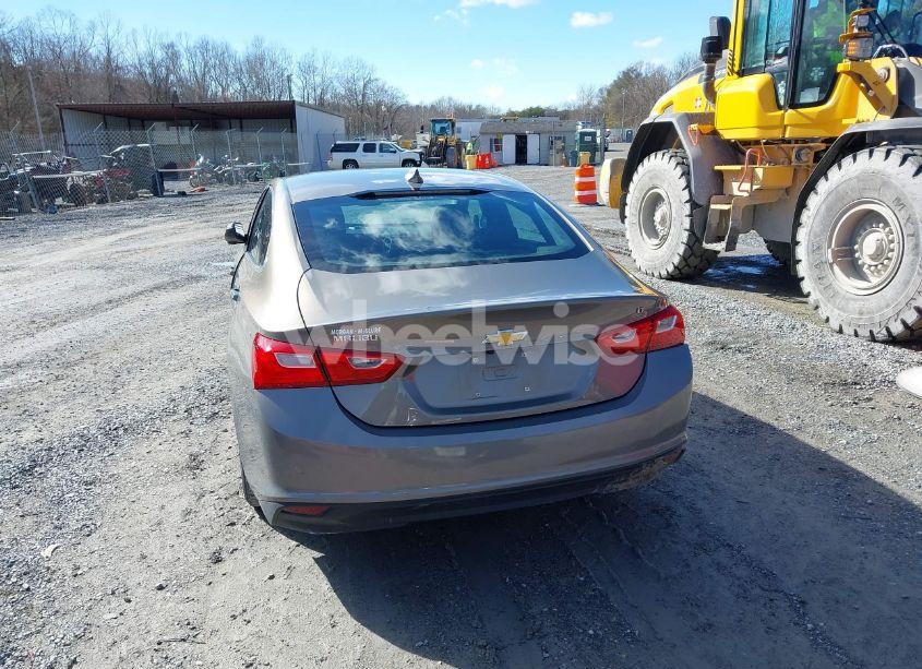 Photo 16 of 2018 Chevrolet Malibu LT (VIN 1G1ZD5ST4JF114803)