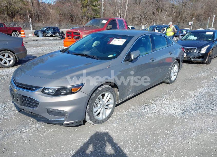 Photo 2 of 2018 Chevrolet Malibu LT (VIN 1G1ZD5ST4JF114803)
