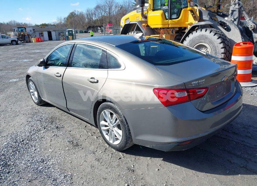 Photo 3 of 2018 Chevrolet Malibu LT (VIN 1G1ZD5ST4JF114803)
