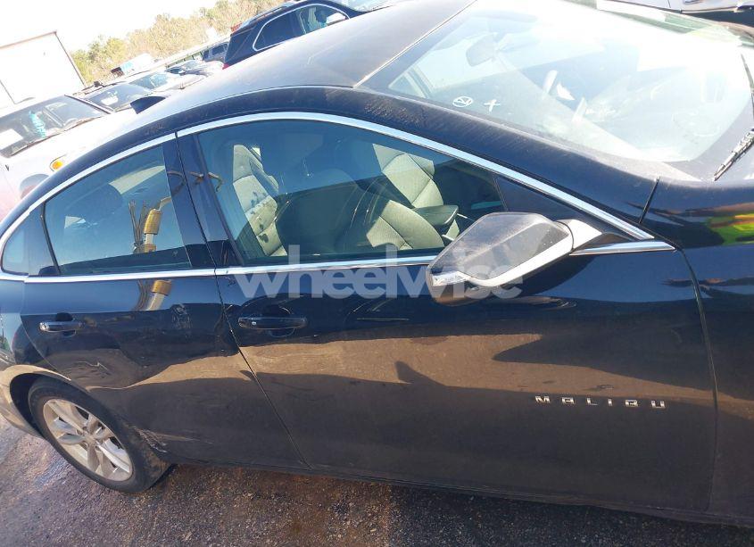 Photo 13 of 2018 Chevrolet Malibu LT (VIN 1G1ZD5ST4JF122173)