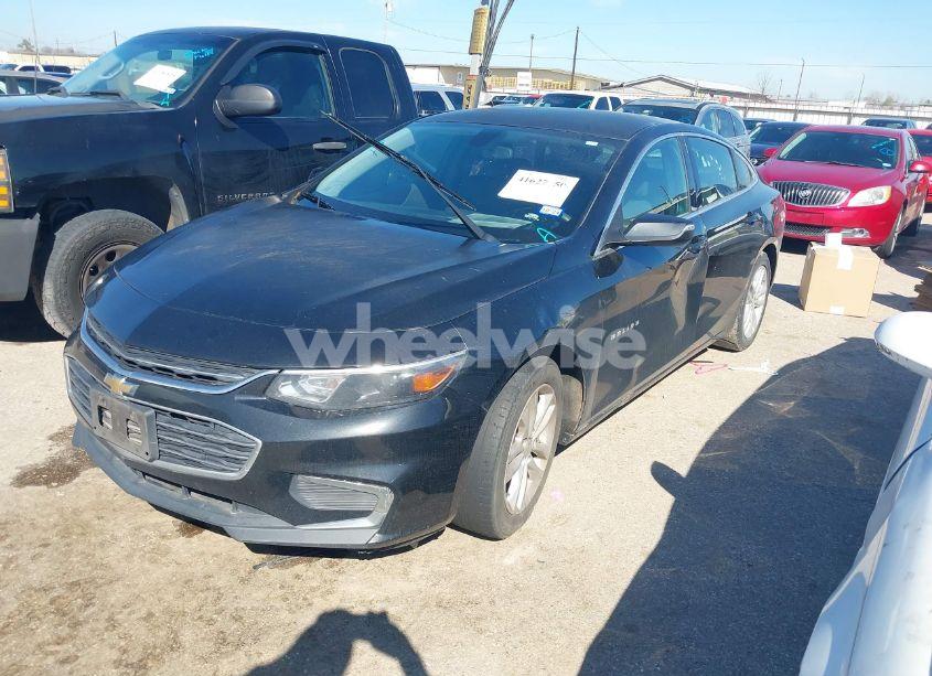 Photo 2 of 2018 Chevrolet Malibu LT (VIN 1G1ZD5ST4JF122173)