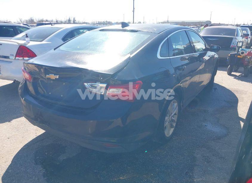 Photo 4 of 2018 Chevrolet Malibu LT (VIN 1G1ZD5ST4JF122173)