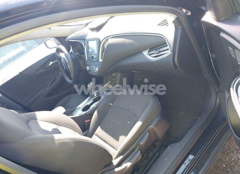 Photo 5 of 2018 Chevrolet Malibu LT (VIN 1G1ZD5ST4JF122173)