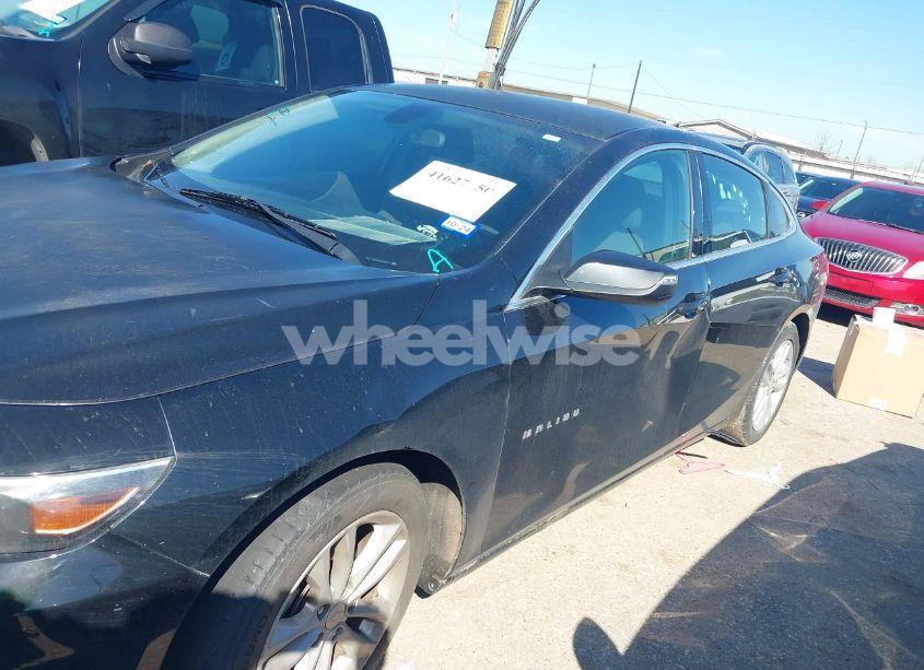 Photo 6 of 2018 Chevrolet Malibu LT (VIN 1G1ZD5ST4JF122173)