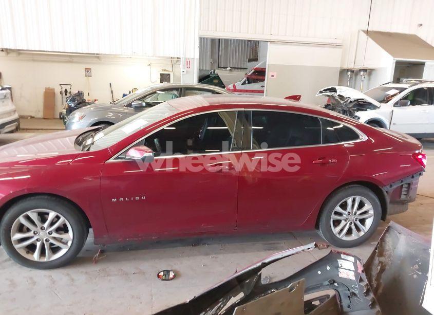 Photo 15 of 2018 Chevrolet Malibu LT (VIN 1G1ZD5ST4JF126062)