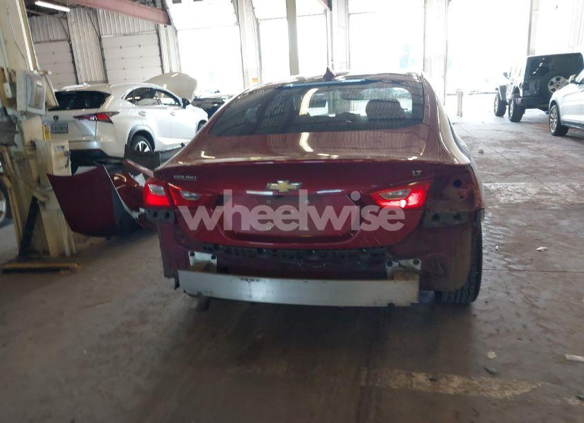 Photo 17 of 2018 Chevrolet Malibu LT (VIN 1G1ZD5ST4JF126062)