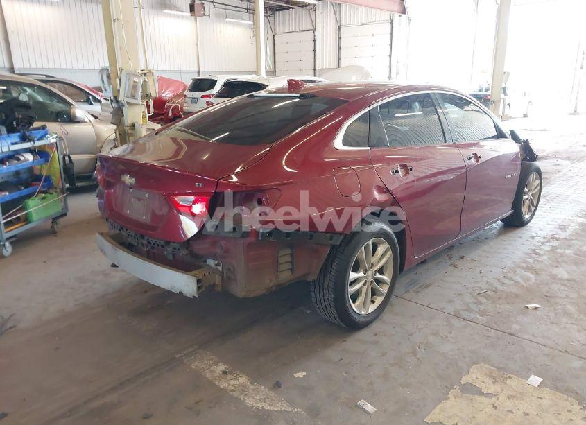 Photo 4 of 2018 Chevrolet Malibu LT (VIN 1G1ZD5ST4JF126062)