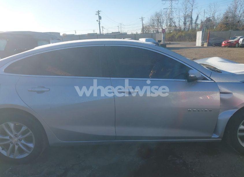 Photo 13 of 2018 Chevrolet Malibu LT (VIN 1G1ZD5ST4JF128670)