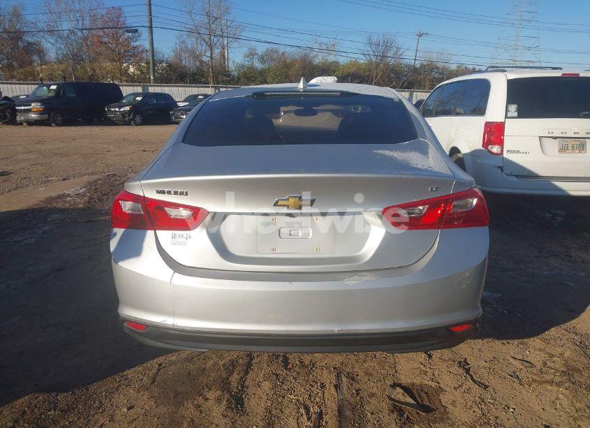 Photo 16 of 2018 Chevrolet Malibu LT (VIN 1G1ZD5ST4JF128670)