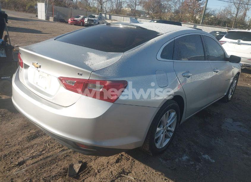 Photo 4 of 2018 Chevrolet Malibu LT (VIN 1G1ZD5ST4JF128670)