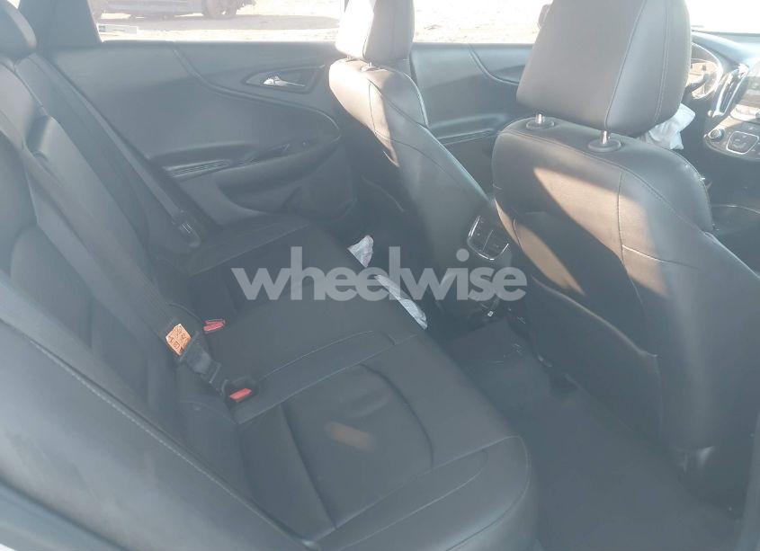 Photo 8 of 2018 Chevrolet Malibu LT (VIN 1G1ZD5ST4JF128670)