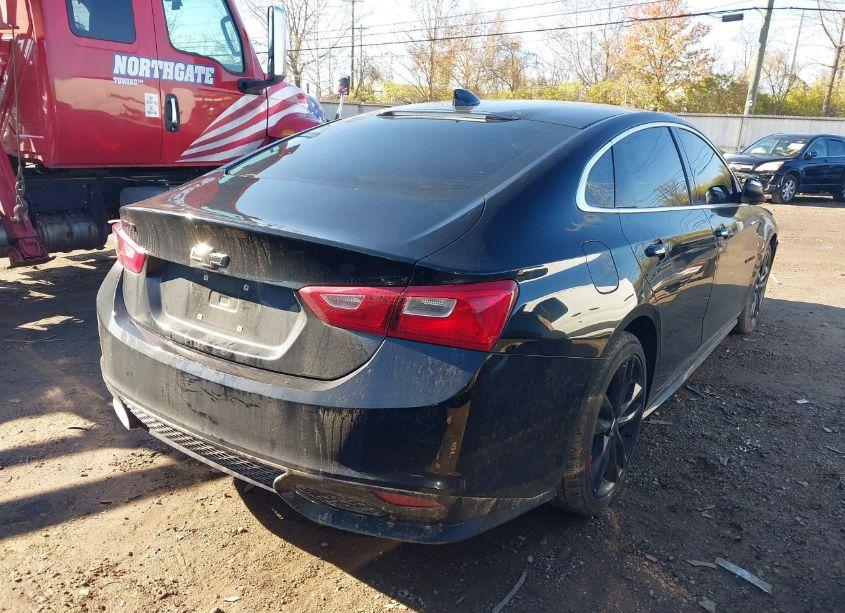 Photo 4 of 2018 Chevrolet Malibu LT (VIN 1G1ZD5ST4JF131990)