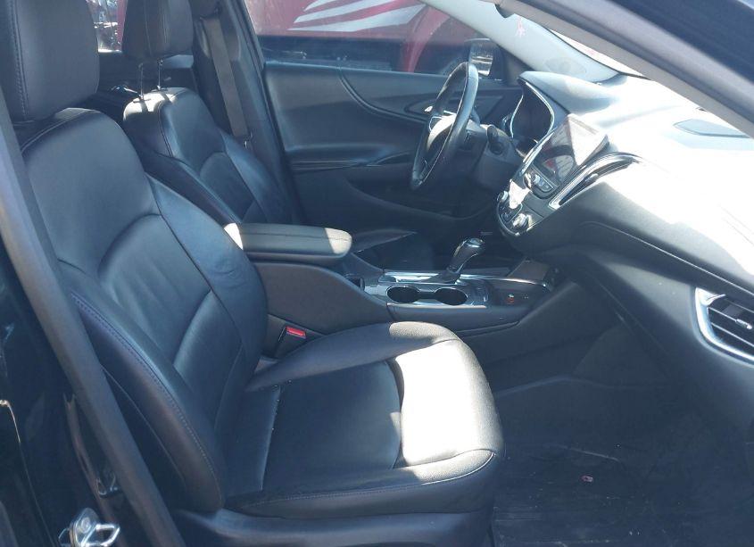 Photo 5 of 2018 Chevrolet Malibu LT (VIN 1G1ZD5ST4JF131990)