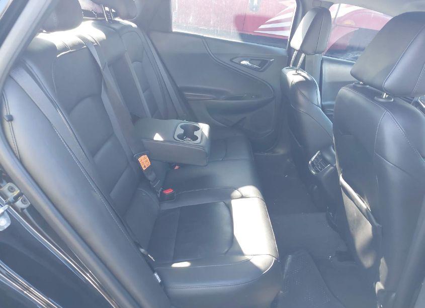 Photo 8 of 2018 Chevrolet Malibu LT (VIN 1G1ZD5ST4JF131990)