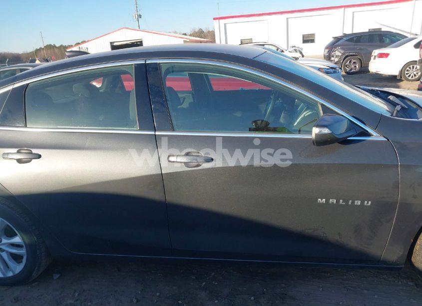 Photo 13 of 2018 Chevrolet Malibu LT (VIN 1G1ZD5ST4JF153245)