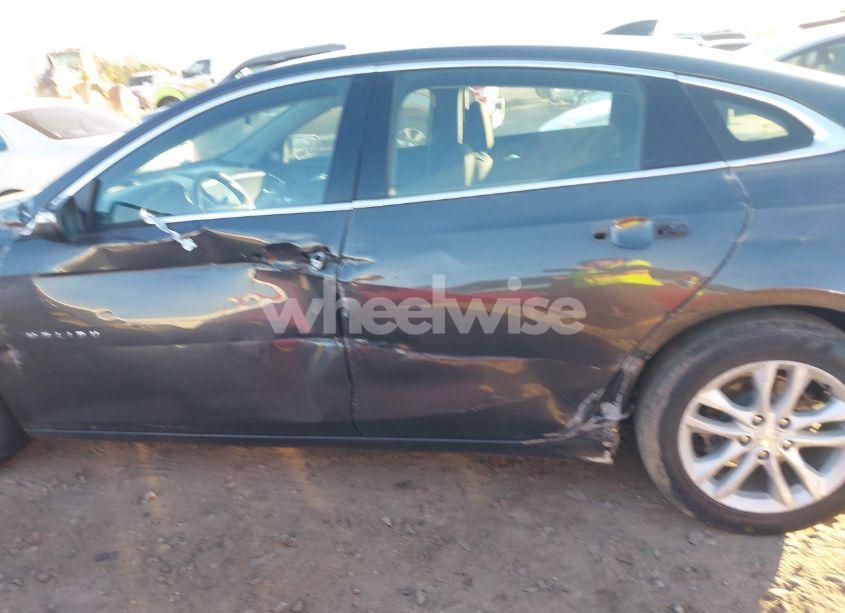 Photo 14 of 2018 Chevrolet Malibu LT (VIN 1G1ZD5ST4JF153245)