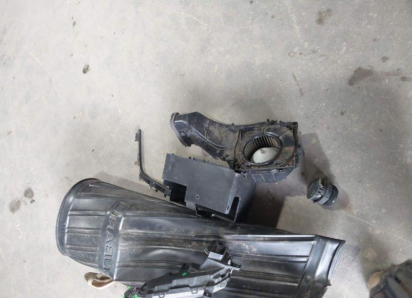 Photo 12 of 2018 Chevrolet Malibu LT (VIN 1G1ZD5ST4JF154461)