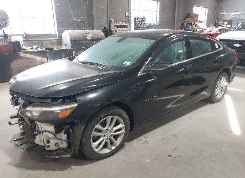 Photo 2 of 2018 Chevrolet Malibu LT (VIN 1G1ZD5ST4JF154461)