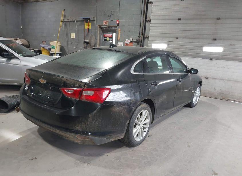 Photo 4 of 2018 Chevrolet Malibu LT (VIN 1G1ZD5ST4JF154461)