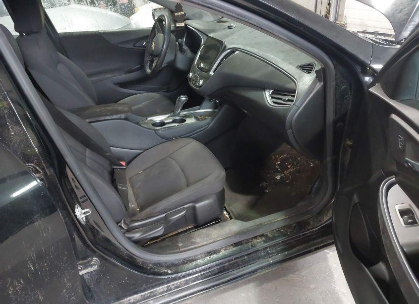 Photo 5 of 2018 Chevrolet Malibu LT (VIN 1G1ZD5ST4JF154461)