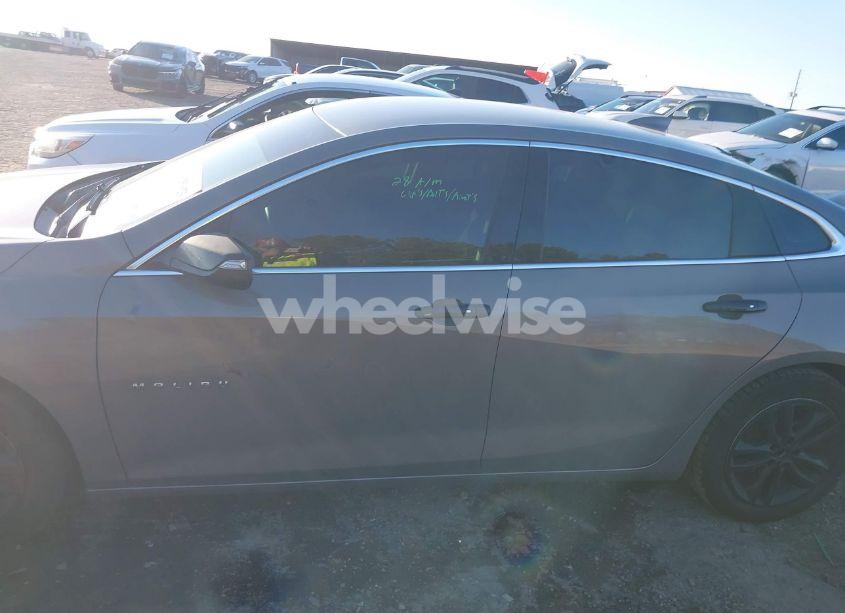 Photo 14 of 2018 Chevrolet Malibu LT (VIN 1G1ZD5ST4JF154783)