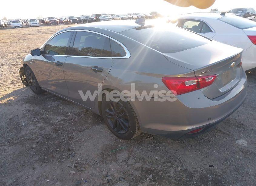 Photo 3 of 2018 Chevrolet Malibu LT (VIN 1G1ZD5ST4JF154783)