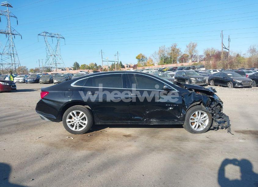 Photo 12 of 2018 Chevrolet Malibu LT (VIN 1G1ZD5ST4JF162477)
