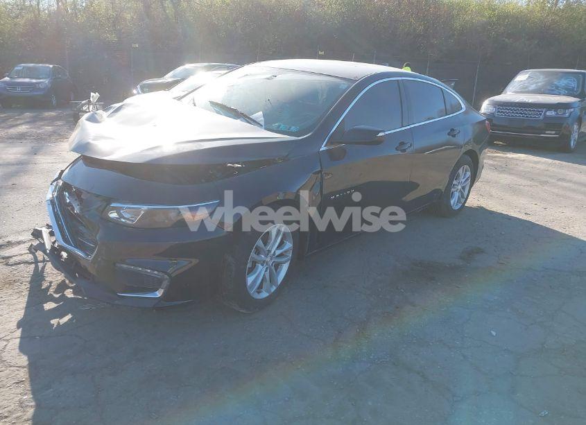 Photo 2 of 2018 Chevrolet Malibu LT (VIN 1G1ZD5ST4JF162477)