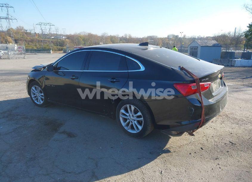 Photo 3 of 2018 Chevrolet Malibu LT (VIN 1G1ZD5ST4JF162477)