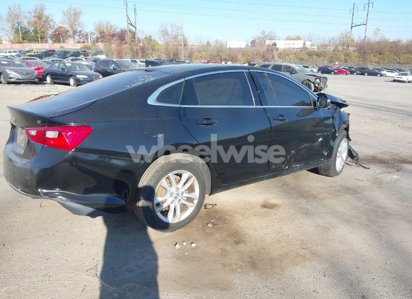 Photo 4 of 2018 Chevrolet Malibu LT (VIN 1G1ZD5ST4JF162477)