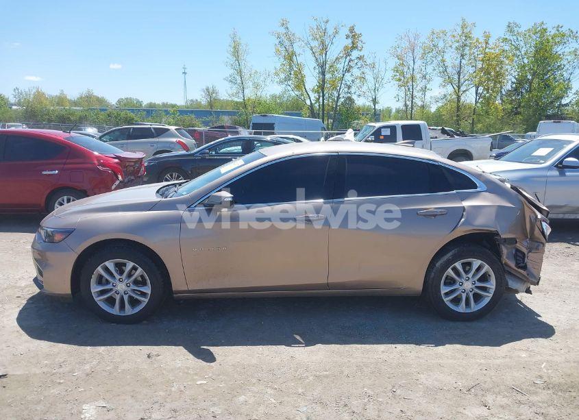 Photo 15 of 2018 Chevrolet Malibu LT (VIN 1G1ZD5ST4JF164097)