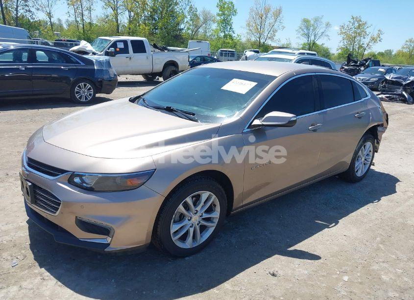 Photo 2 of 2018 Chevrolet Malibu LT (VIN 1G1ZD5ST4JF164097)