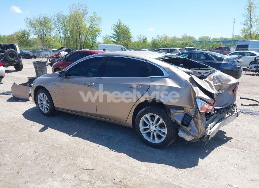 Photo 3 of 2018 Chevrolet Malibu LT (VIN 1G1ZD5ST4JF164097)