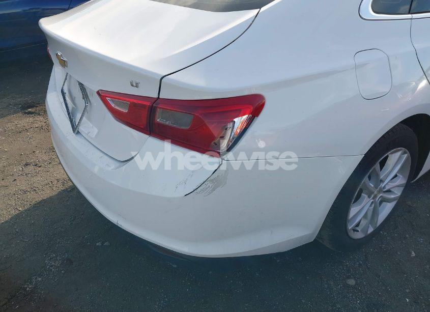 Photo 18 of 2018 Chevrolet Malibu LT (VIN 1G1ZD5ST4JF170174)