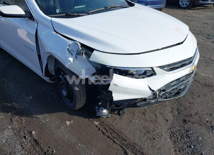 Photo 6 of 2018 Chevrolet Malibu LT (VIN 1G1ZD5ST4JF170174)