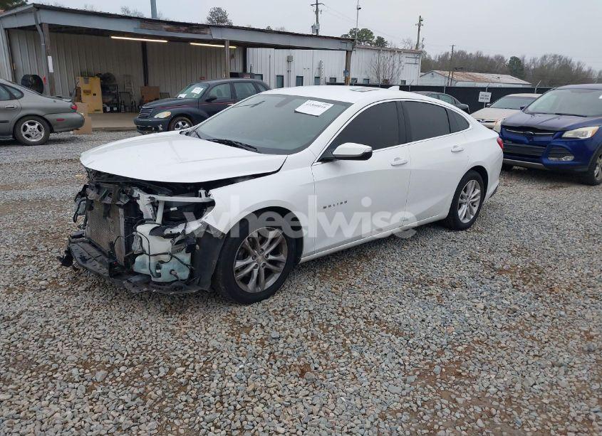 Photo 2 of 2018 Chevrolet Malibu LT (VIN 1G1ZD5ST4JF180705)