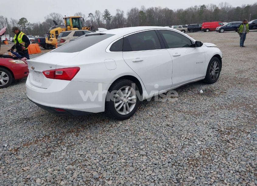 Photo 4 of 2018 Chevrolet Malibu LT (VIN 1G1ZD5ST4JF180705)